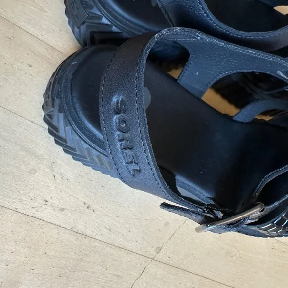 New Sorel Black Fisherman lug sole sandal, 10, PG1473 - Picture 6 of 6